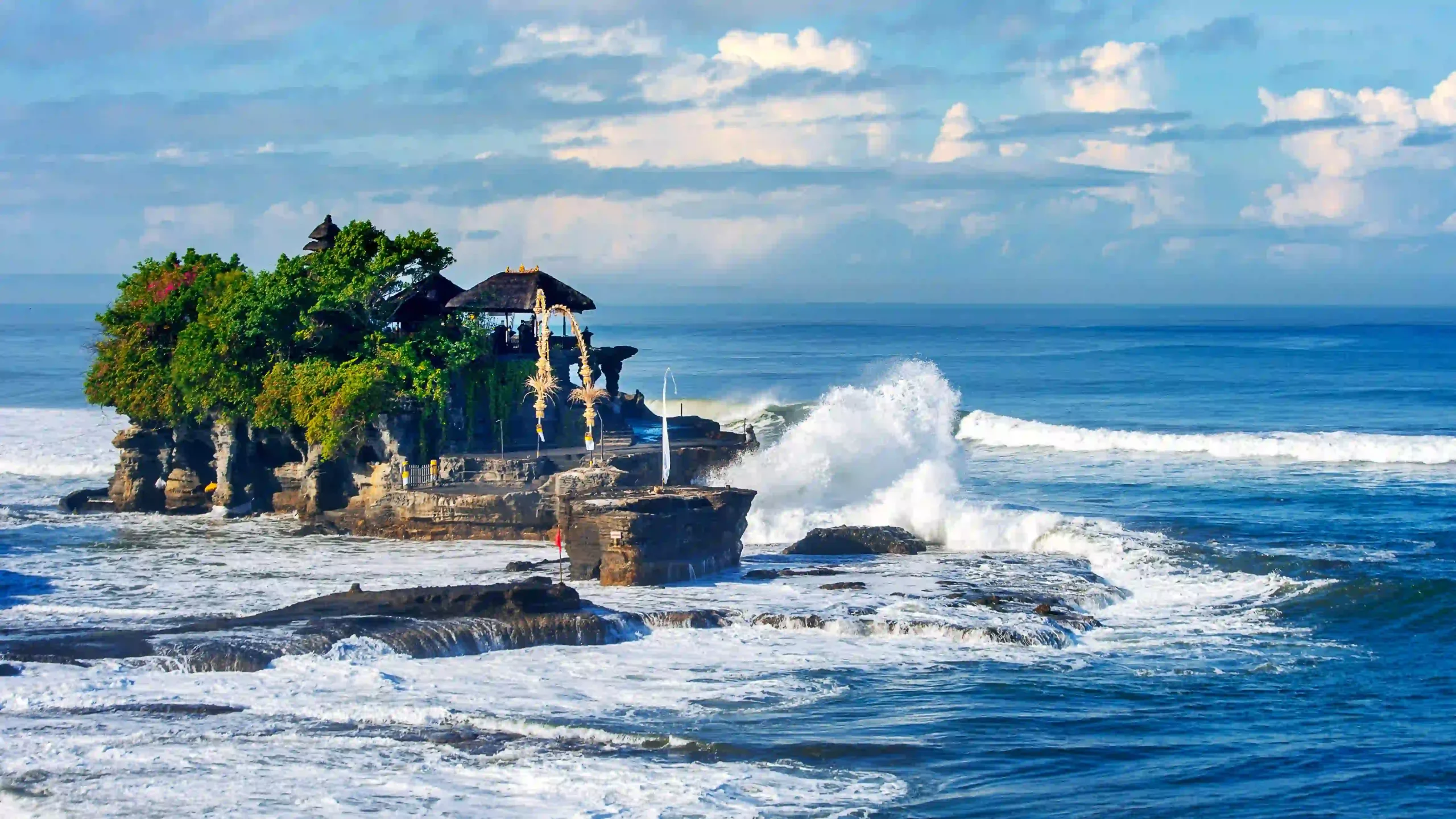 Need Cash in Bali Holiday in Bali Tanah Lot Temple Convert Dollar to Rupiah Money Changer Kuta Best Rate Money Changer Kuta Money Exchange Kuta Money Changer Bali PAM Money Changer