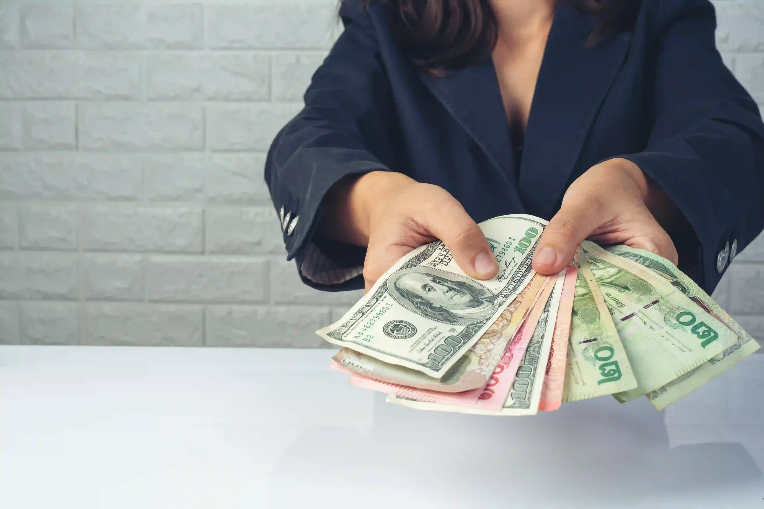 Money Changer Kuta Scams because rupiah drops, convert dollar to rupiah today wisely when holiday in Bali at best rate money changer in Kuta and also money changer Bali and money exchange Kuta PAM Money Changer